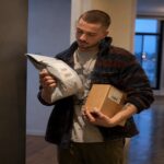 Checking a YunExpress parcel delivery indoors